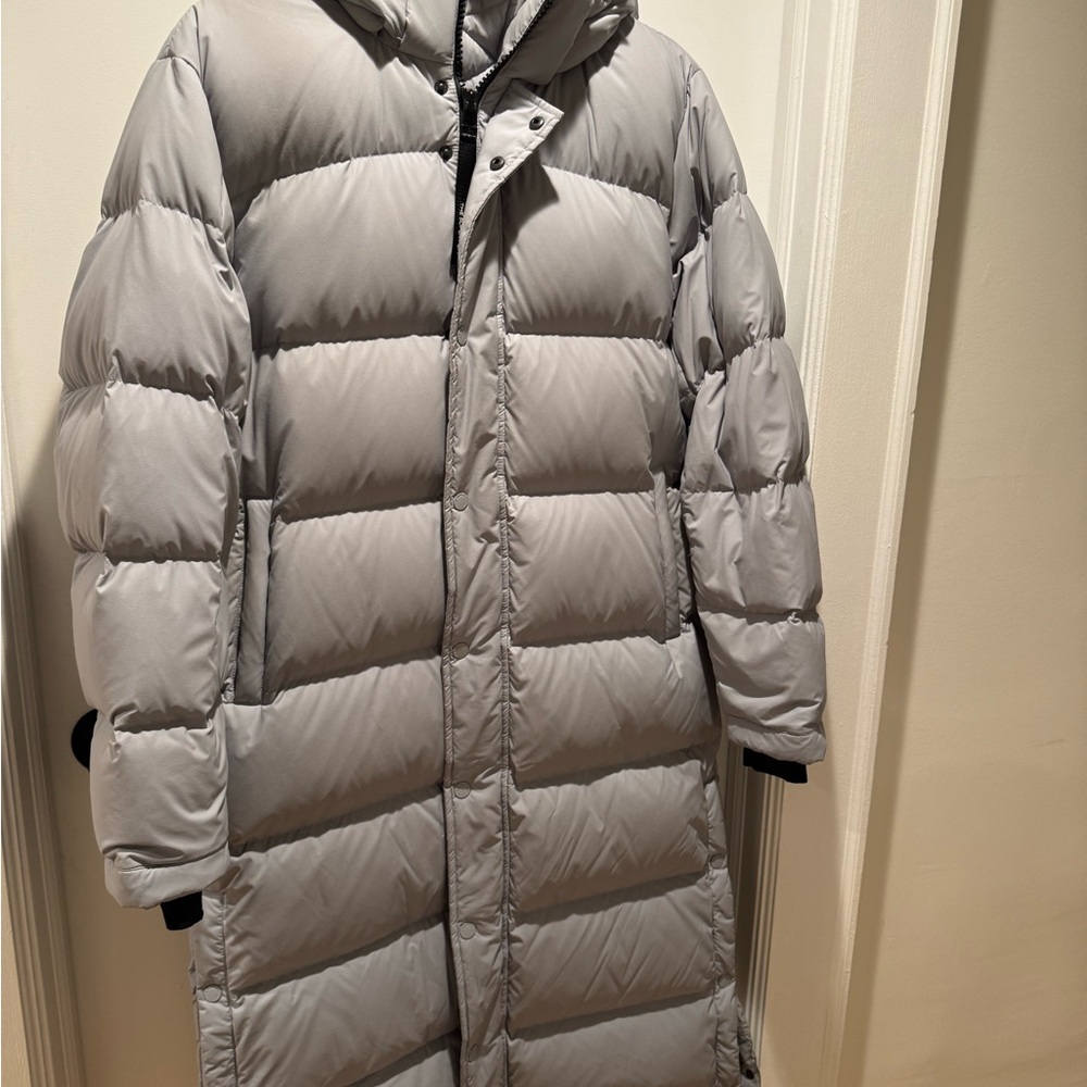 Women’s Light Gray Aritiza Super Puff Coat